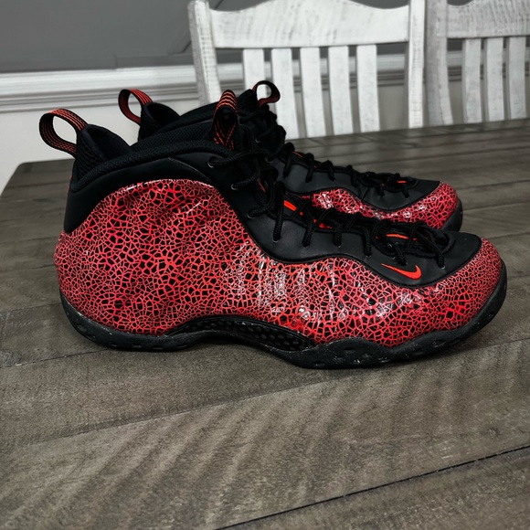 Nike Foamposite One Cracked Lava Sneakers Sz 11.5